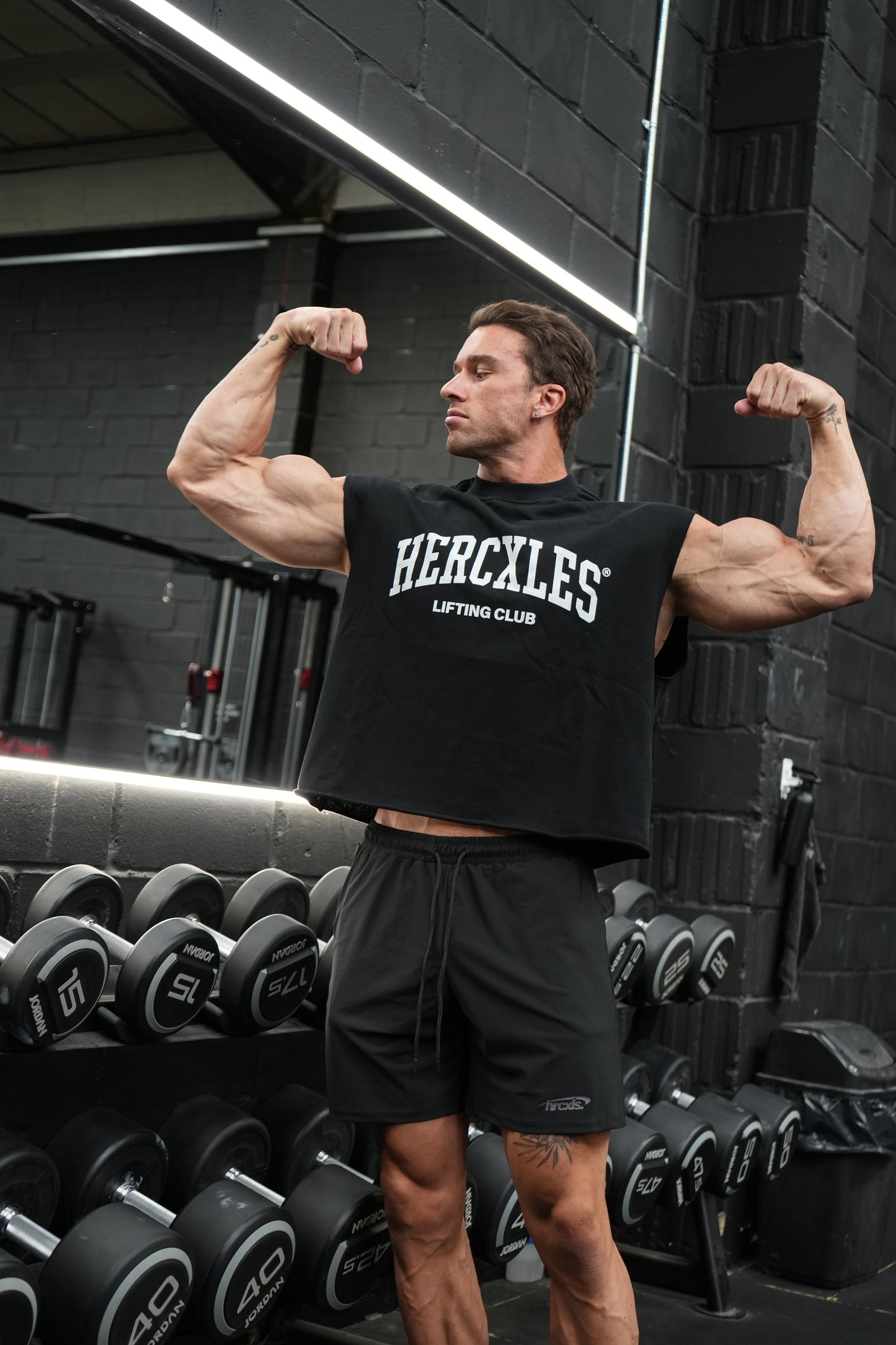 HERCXLES Lifting Club Boxy Cut Off - Black model flexing