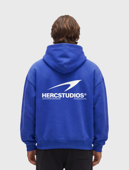 HERCSTUDIOS Hoodie - Klein Blue model back