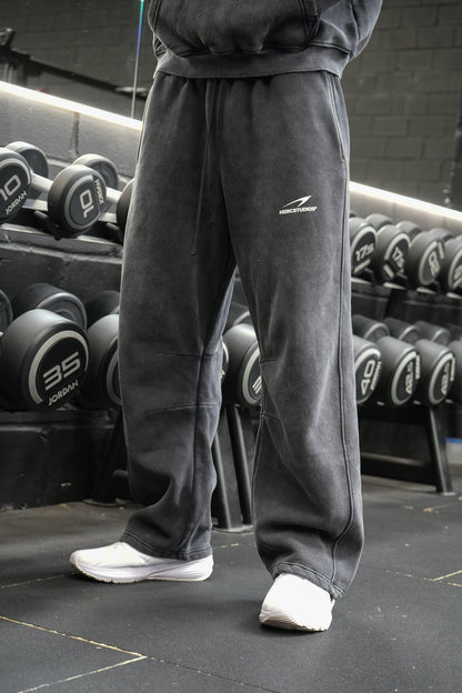 HERCSTUDIOS SWEATPANTS - Black model full-length front view